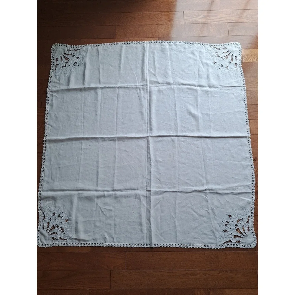 VTG White Cotton Linen Tablecloth 43.5 X 43.5 in Cutwork Embroidery  Lace Trim